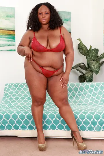 Olivia Leigh – Curvy Ebony Woman Rides Cowgirl in Heels with Oiled Her Ass