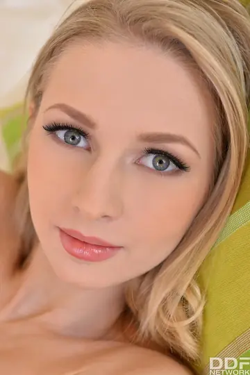Helga Grey – Petite Short-Haired Blonde Fingers Her Shaved Pussy