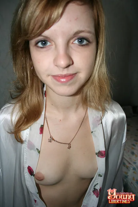 Katya Mukhina: Skinny European Blonde Strips Naked in the Bedroom – photo 3 of 20