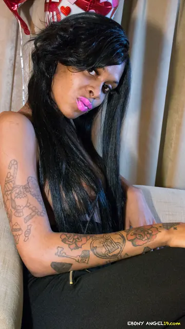 Ebony Brunette Spreads Her Trimmed Pussy