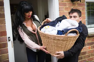 Valentina Ricci – Busty Brunette MILF Rides Cowgirl and Spreads Her Pussy in the Laundry Room