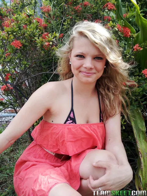 Stella Banxxx: Amateur Blonde in a Bikini and Glasses Flashes Her Pussy Outdoors – photo 12 of 16