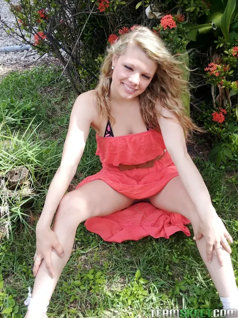 Stella Banxxx: Amateur Blonde in a Bikini and Glasses Flashes Her Pussy Outdoors – photo 7 of 16