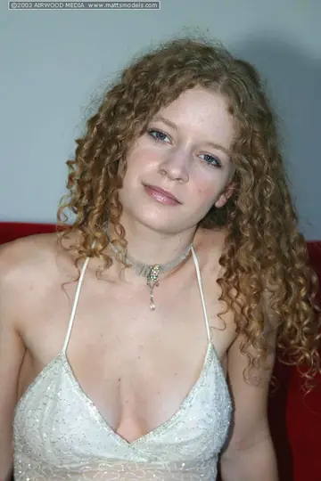 Gwen jade – Curly-Haired Amateur Strips Out of Her Panties and Spreads Wide