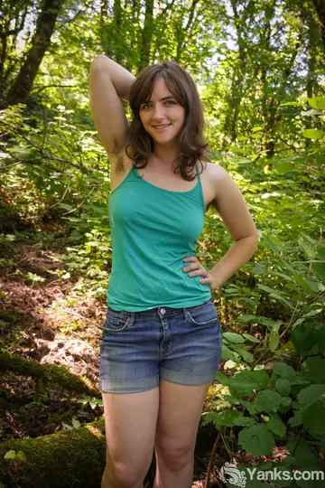 Raven Snow – Amateur Brunette PAWG Undresses and Fingers Her Pussy in Woods