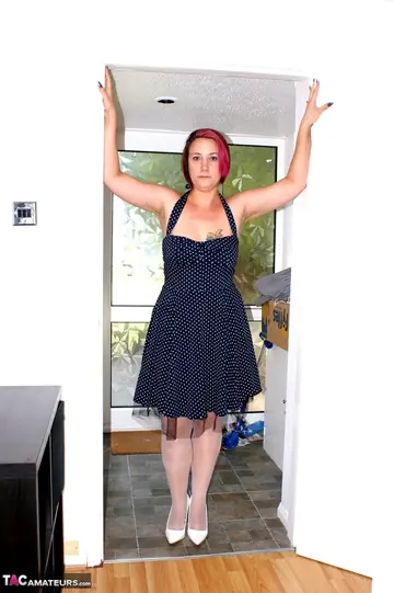 Sarah Banks – Curvy Redhead MILF Shows Off in Lingerie and Stockings