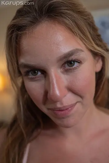 Royce Swells – Blonde with Big Natural Tits Masturbates and Spreads