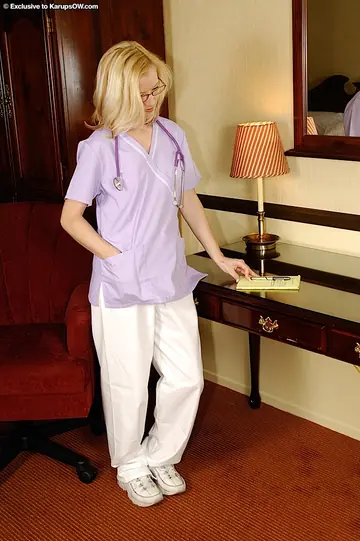 Heidi Hanson – Blonde MILF Strips Out of Her Nurse Uniform and Fingers Her Shaggy Pussy