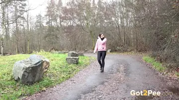 Lara Fox – Skinny European Brunette Spreads Her Legs and Pees on Outdoor Path