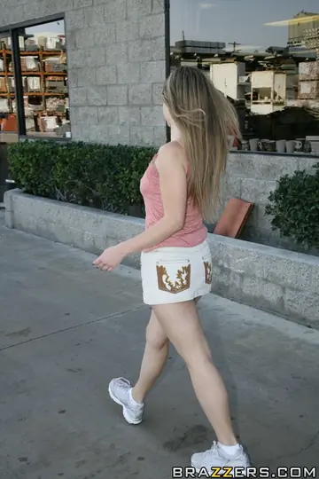 Marina Maywood – Tattooed Russian MILF Flashes Her Ass in Public