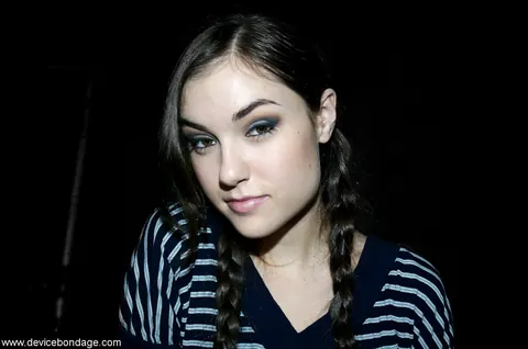 Sasha Grey: Brunette PAWG in Restraints Spreads Wide – photo 3 of 13