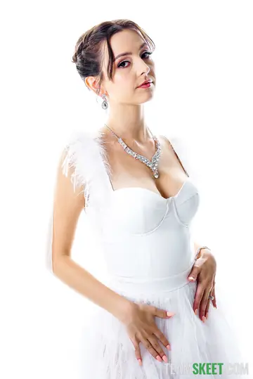 Ryan Keely – Tall Brunette MILF Bride Rides and Licks Pussy