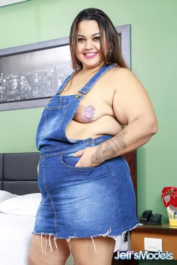 PAWG in a Skirt Lifts Her Hem for a Hard Fuck and a Cumshot