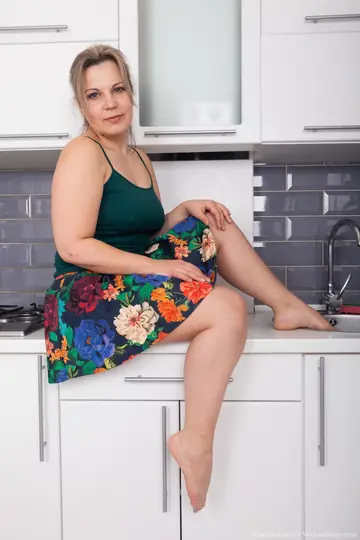Brunette BBW with Hairy Pussy Spreads in the Kitchen