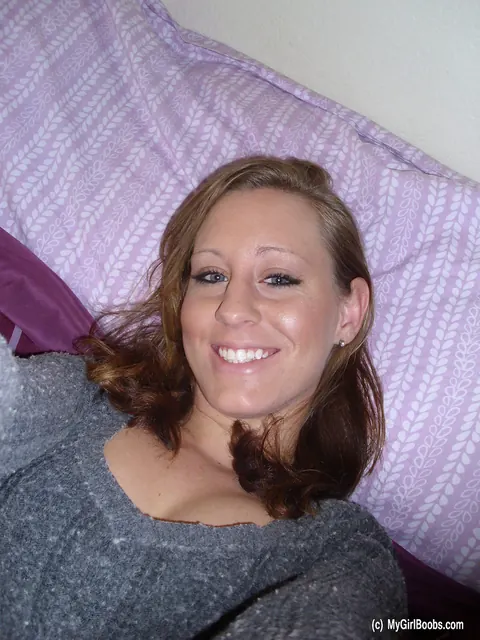 Busty MILF in Lingerie and Jeans Spreads Before a Mirror – photo 14 of 16