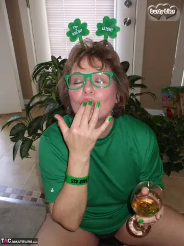 Bustybliss – BBW Brunette in Costume Spreads and Kisses Her Partner