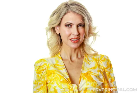Gigi Dior: Blonde MILF Undresses and Spreads for Office Sex – photo 1 of 20