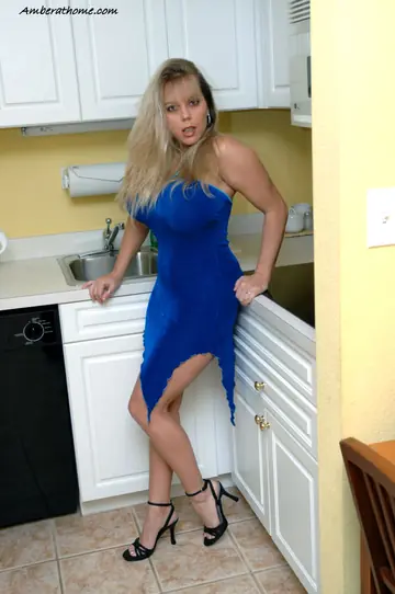 Amber Lynn Bach – Thick Blonde MILF in Heels Shows Her Hairy Pussy in the Kitchen