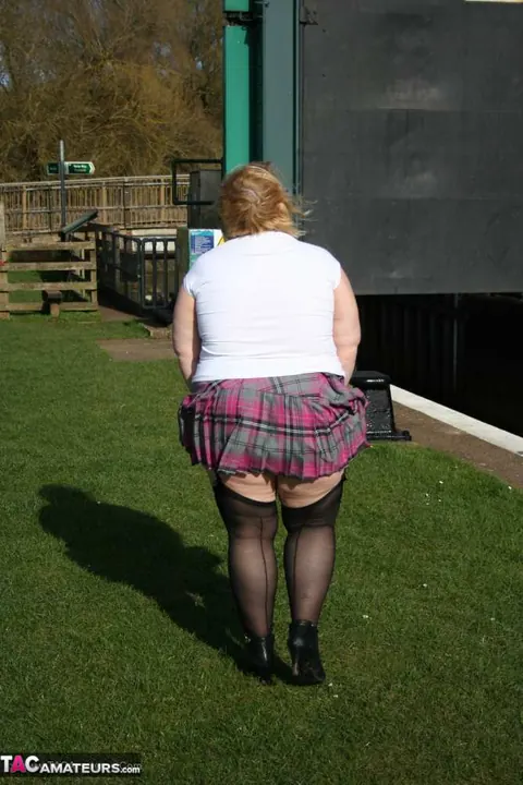 Lexie Cummings: Blonde BBW Uses Butt Plug Outdoors – photo 17 of 19