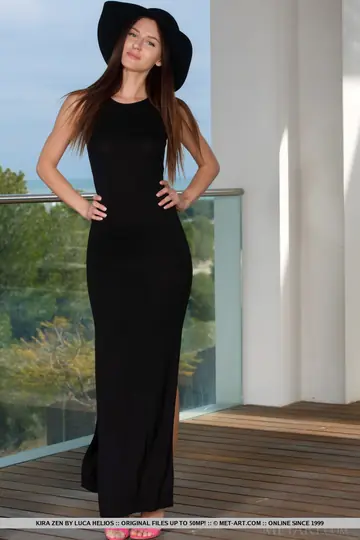 Kira Dutch – Slim Czech Redhead Bares Her Ass on the Balcony Then Strips