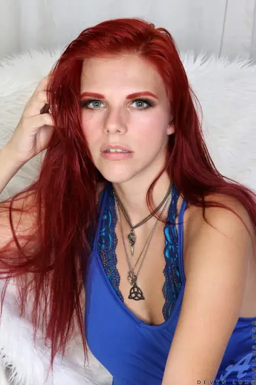 Zara Ryan – Redhead MILF Lifts Her Skirt for Dildo Play and Spreads Wide