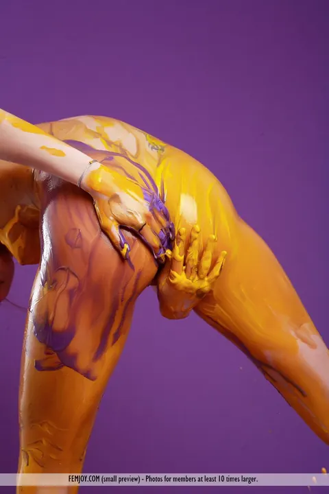 Indiana A Belle: Slender Redhead Shows Off Her Natural Tits in Body Paint – photo 9 of 16