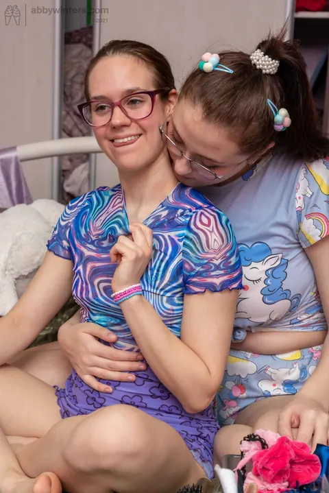 Thick Australian Amateurs Lick and Finger Each Other in Socks – photo 1 of 20