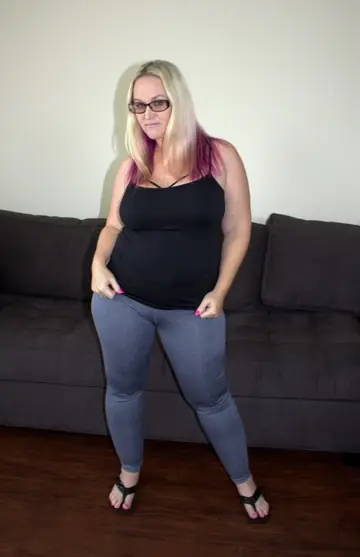 Dee Siren – Curvy MILF Strips Out of Her Jeans for Interracial Sex