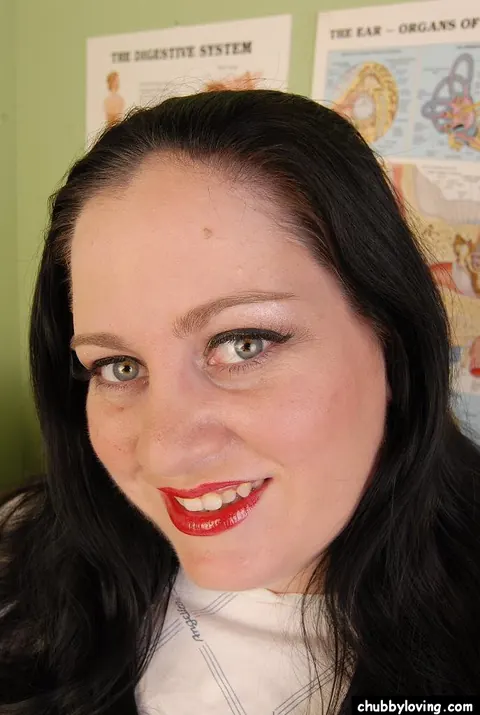 Glory Foxxx: BBW Brunette Reveals Her Big Natural Tits – photo 1 of 16