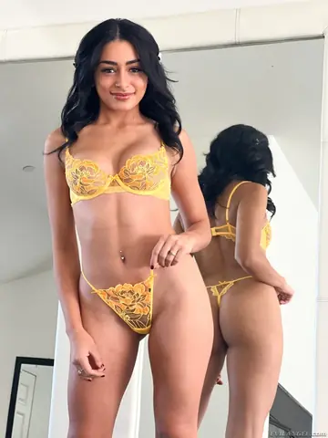 Vanessa Moon – Tall Ebony Brunette Takes Oily Anal in Cowgirl and Doggy