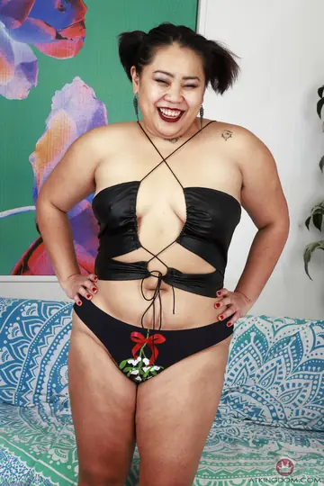 Asian BBW Spreads Her Hairy Asshole