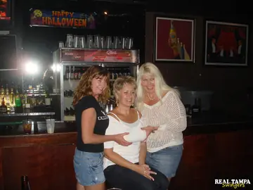 Dee Delmar – Busty Blonde and Redhead MILFs Kiss and Spread Outdoors