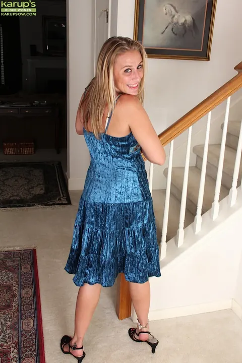 Thick Blonde MILF Pulls Panties Aside and Spreads – photo 2 of 16