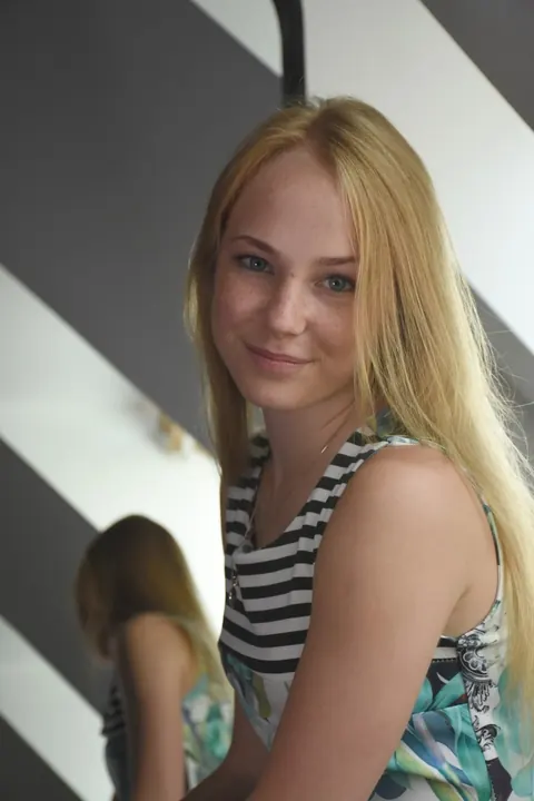 Blonde Strips Naked in High Heels – photo 15 of 15