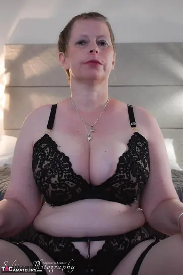 Posh Sophia – British BBW in Lingerie and Stockings Bares All on the Bed