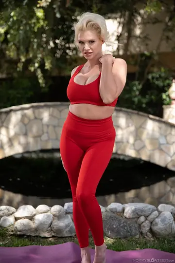Charli Phoenix – Tall Blonde MILF in Lingerie Sucks Cock and Takes a Cumshot Outdoors