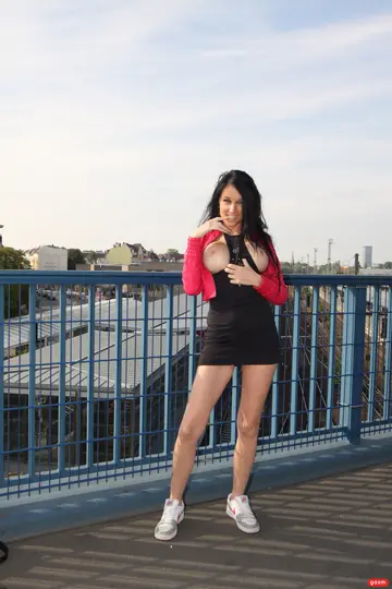 Meli Deluxe – Tall German MILF Gets Fucked Doggy Style in Public