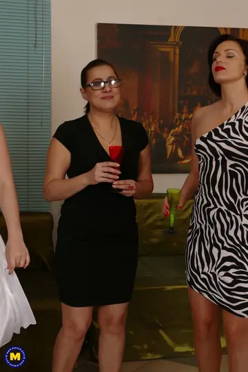 Amanda Blanshe – Mature European MILFs in Glasses Have Lesbian Sex by the Pool