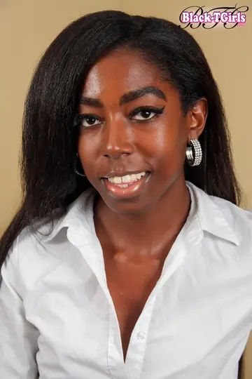 Ebony Trans Woman Reveals Her Body Nude