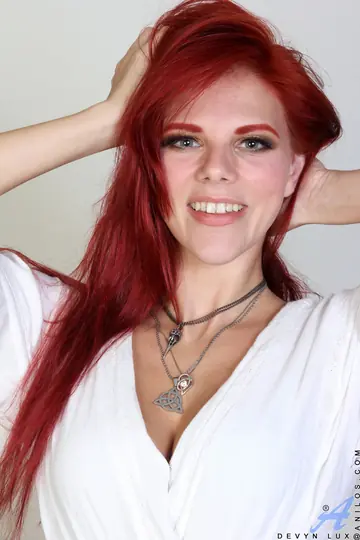 Zara Ryan – Tanned Redhead MILF Toys Her Pussy with a Dildo