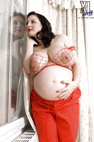 Lorna Morgan – Pregnant BBW in Fishnet Lingerie Shows Off Her Big Tits