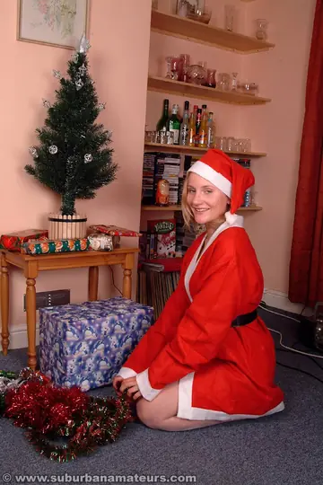 All Ruth – British PAWG in Lingerie and Heels Uses a Glass Dildo for Christmas