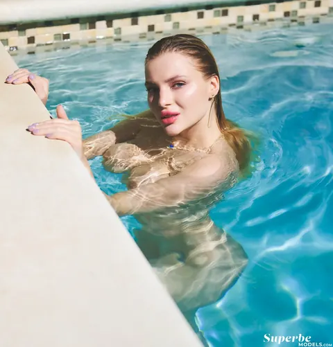 Thick Babe Strips Out of Her Bikini and Spreads by the Pool – photo 15 of 20