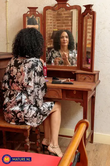 Slim Curly-Haired MILF Fingers Her Shaved Pussy in High Heels