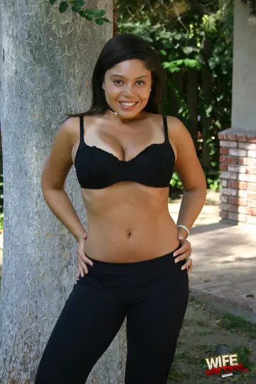 Melanie Sugar – Busty Mature Latina Sucks BBC and Takes a Facial Outdoors