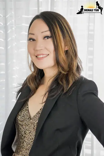 Trans Woman Poses Nude and Shows Her Figure from All Sides