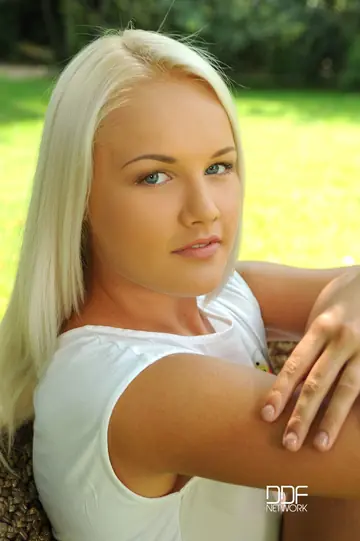 Karina O – PAWG Blonde Strips Off Her Shorts and Masturbates Outdoors
