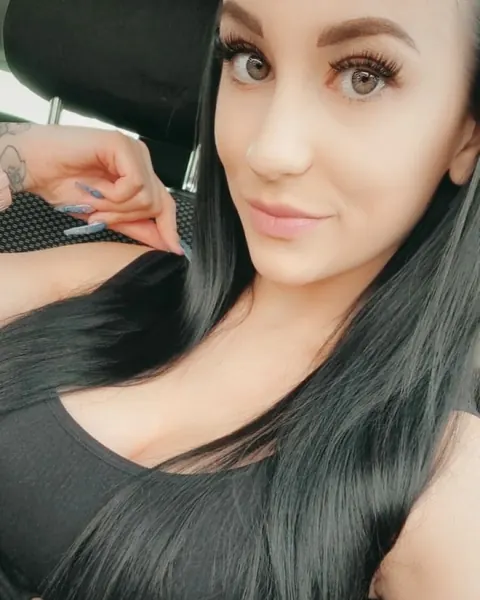 Busty Babe Takes Selfies Showing Her Cleavage – photo 10 of 20