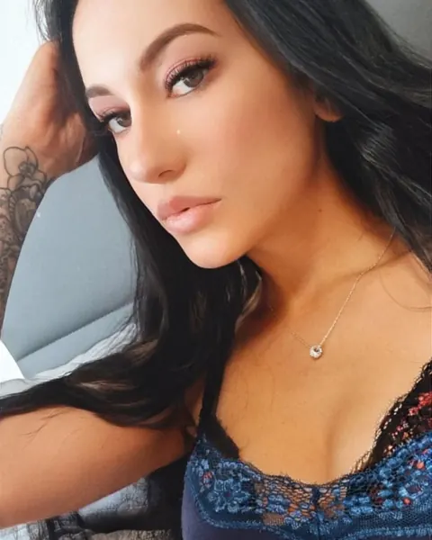 Busty Babe Takes Selfies Showing Her Cleavage – photo 18 of 20