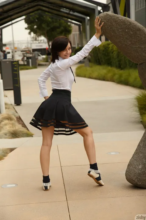 Kai Marley: Thick Brunette Flashes Outdoors in a Skirt – photo 6 of 12